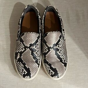 Tory Burch slip on sneakers. Size 61/2